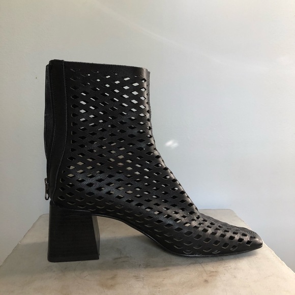 Black Boots - Picture 2 of 2